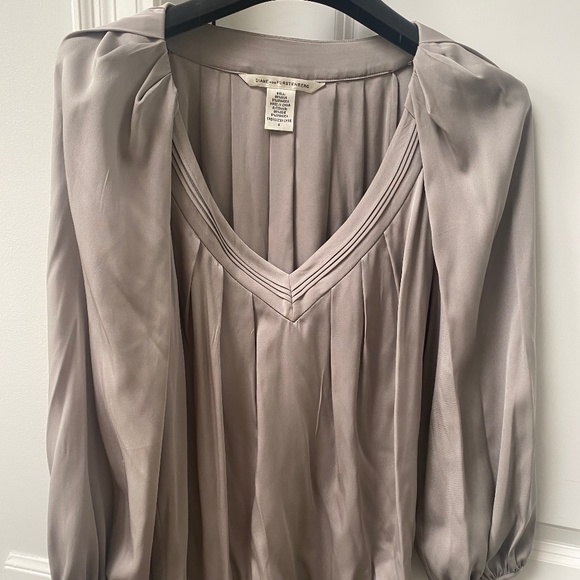 Diane Von Furstenburg Grey Stretch Silk Blouse Size 4 - Picture 3 of 7